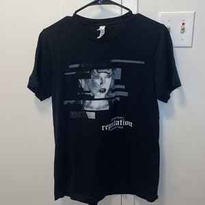 Taylor Swift Reputation stadium tour T-shirt